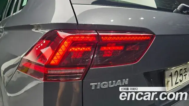 Volkswagen Tiguan 2020 — Photo 20/33