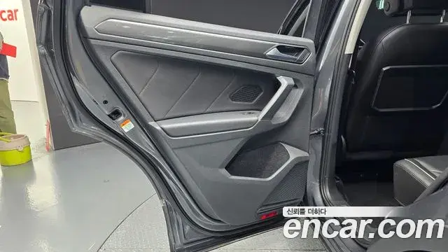 Volkswagen Tiguan 2020 — Photo 10/33