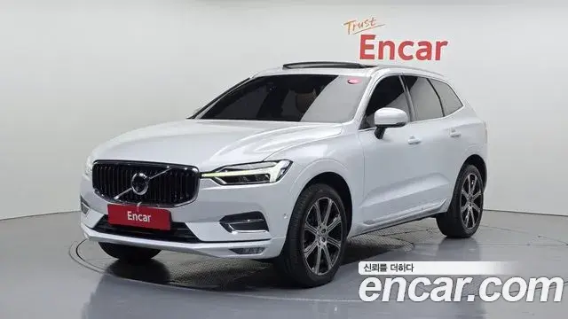 Volvo XC60 2018 — ფოტო 13/20