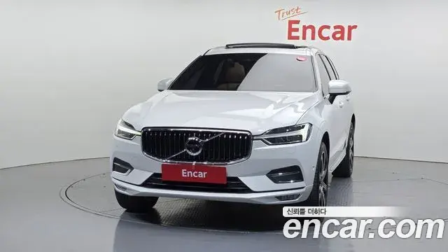 Volvo XC60 2018 — ფოტო 14/20