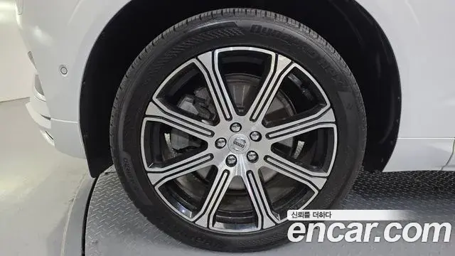 Volvo XC60 2018 — ფოტო 20/20