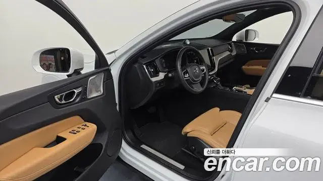 Volvo XC60 2018 — ფოტო 12/20