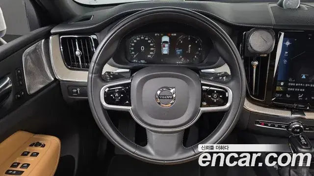 Volvo XC60 2018 — ფოტო 7/20