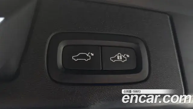 Volvo XC60 2018 — ფოტო 19/20