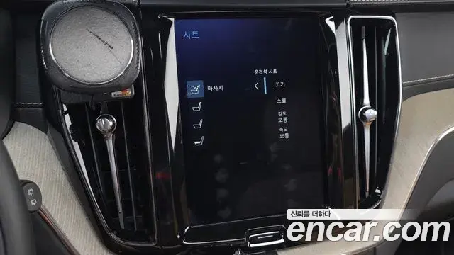 Volvo XC60 2018 — ფოტო 4/20