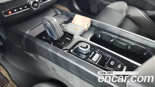 Volvo XC60 2020 — Şəkil 5/35