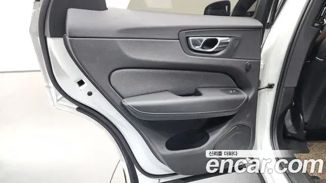 Volvo XC60 2020 — Şəkil 13/35