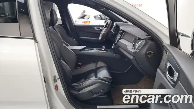 Volvo XC60 2020 — Şəkil 16/35