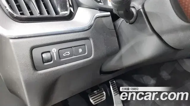 Volvo XC60 2020 — Şəkil 28/35