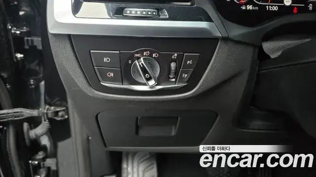 BMW X4 2021 — Şəkil 28/30