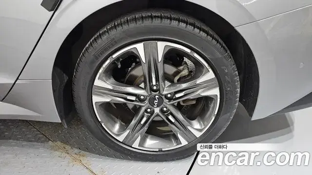Kia K5 2023 — ფოტო 33/34