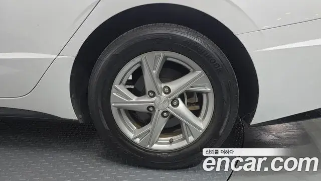 Hyundai Sonata Hybrid 2019 — Şəkil 25/31