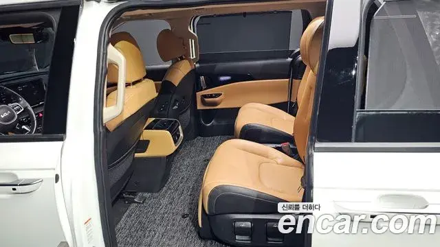 Kia Carnival 2023 — Фото 11/20