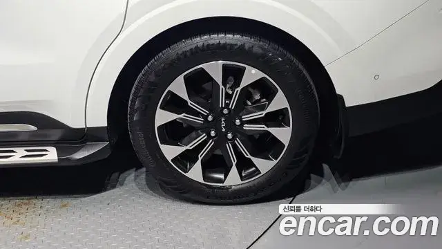 Kia Carnival 2023 — Photo 3/35