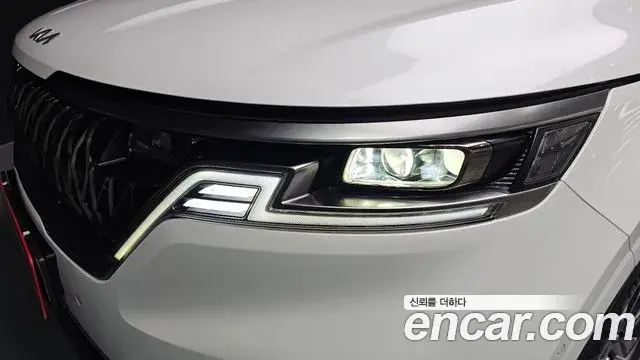 Kia Carnival 2023 — Photo 10/35