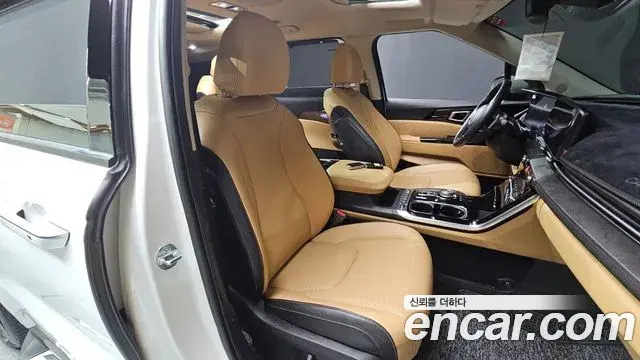 Kia Carnival 2023 — Photo 8/35