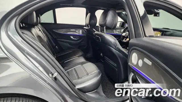 Mercedes-Benz E-Class 2019 — Фото 11/20
