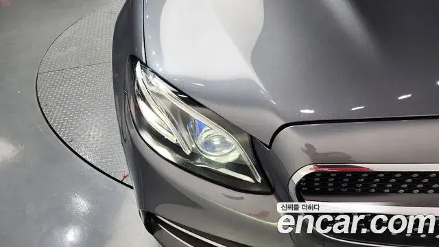 Mercedes-Benz E-Class 2019 — Photo 27/36