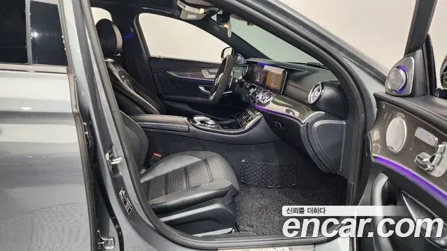 Mercedes-Benz E-Class 2019 — Photo 6/36