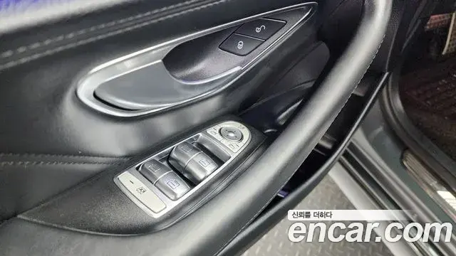 Mercedes-Benz E-Class 2019 — Photo 10/36