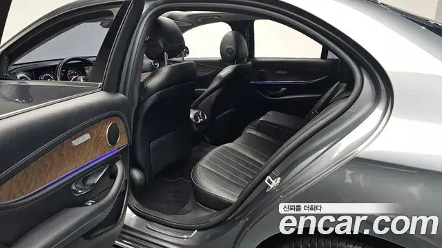 Mercedes-Benz E-Class 2019 — Фото 11/20
