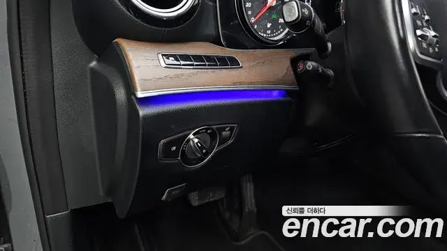 Mercedes-Benz E-Class 2019 — Фото 18/20