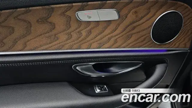 Mercedes-Benz E-Class 2019 — Фото 19/20