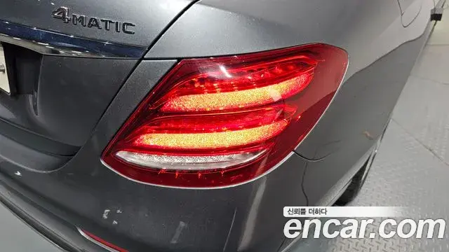 Mercedes-Benz E-Class 2019 — Photo 3/34