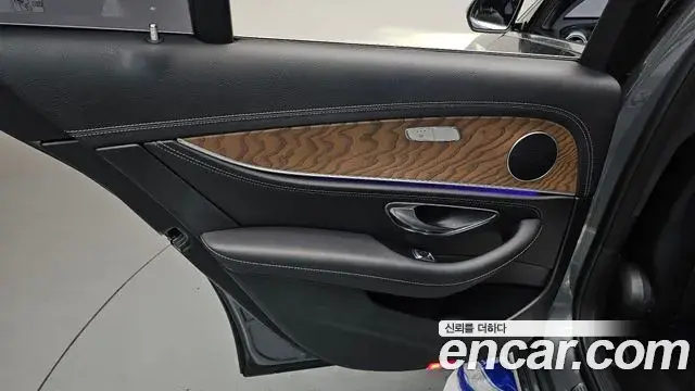 Mercedes-Benz E-Class 2019 — Photo 14/34
