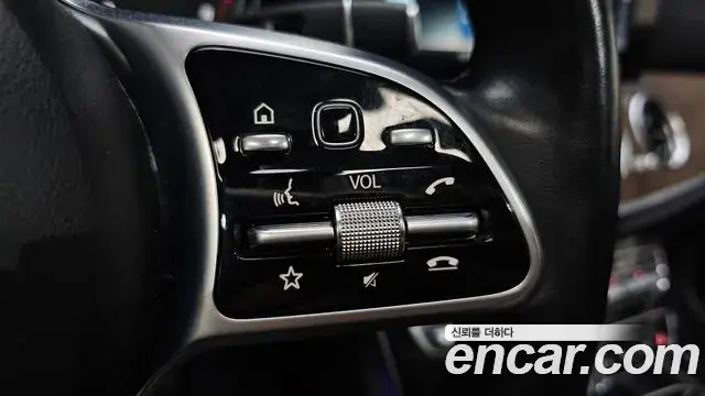 Mercedes-Benz E-Class 2019 — Photo 30/34