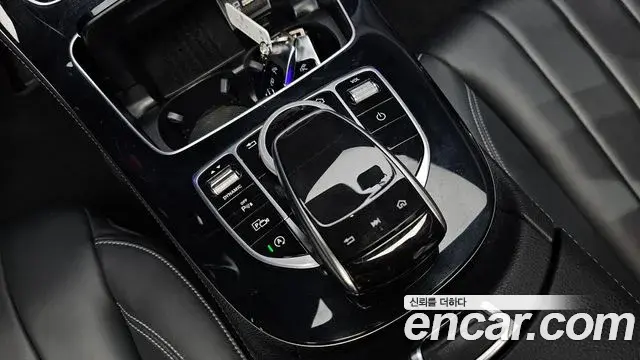 Mercedes-Benz E-Class 2019 — Photo 21/34