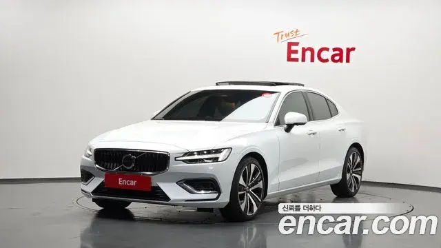 Volvo S60 2024 — Photo 20/32