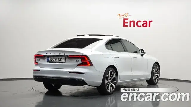 Volvo S60 2024 — Photo 23/32