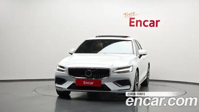 Volvo S60 2024 — Photo 1/32