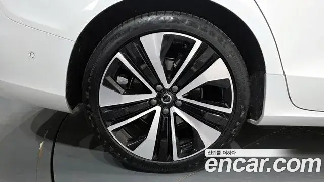 Volvo S60 2024 — Photo 24/32