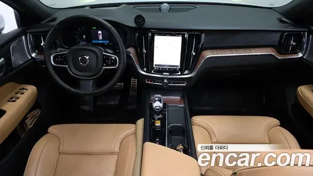 Volvo S60 2024 — Photo 25/32