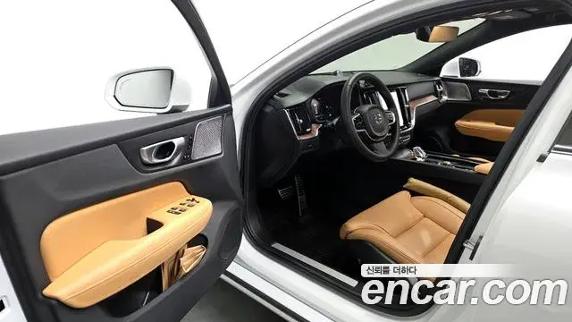 Volvo S60 2024 — Photo 13/32