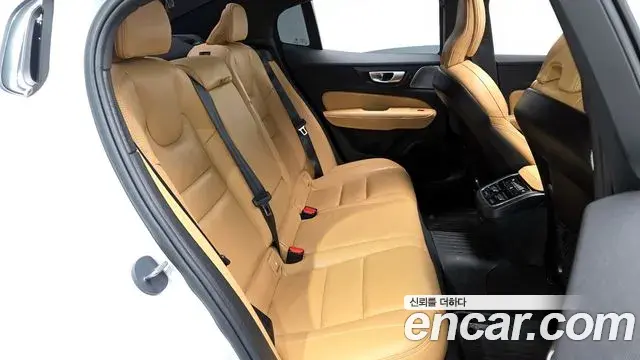 Volvo S60 2024 — Photo 26/32
