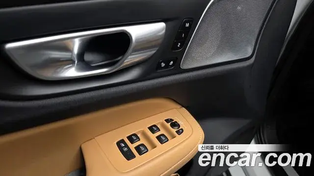 Volvo S60 2024 — Photo 10/32