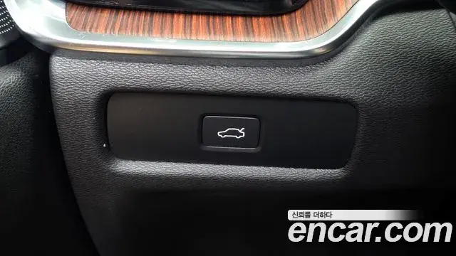 Volvo S60 2024 — Photo 28/32