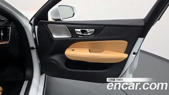 Volvo S60 2024 — Photo 32/32