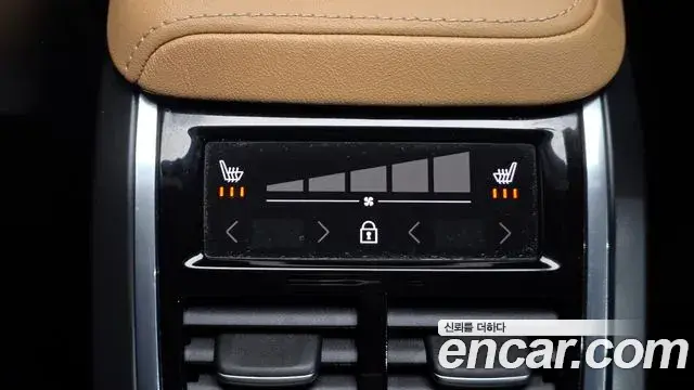Volvo S60 2024 — Photo 29/32