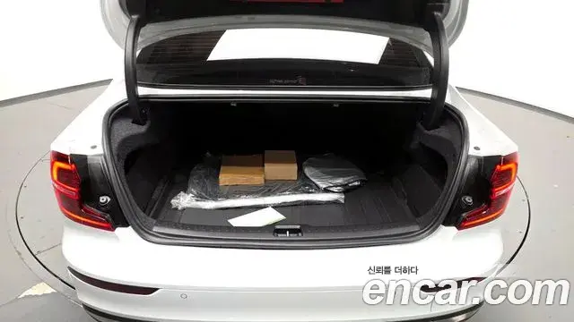 Volvo S60 2024 — Photo 3/32