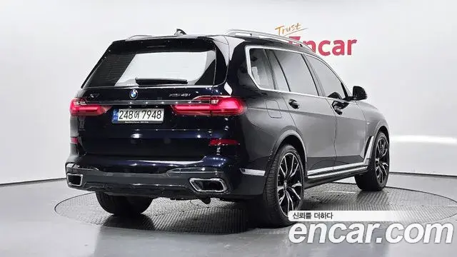 BMW X7 2021 — Photo 16/32