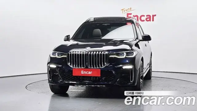 BMW X7 2021 — Photo 10/32