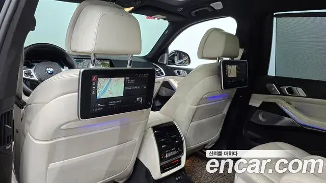 BMW X7 2021 — Photo 22/32