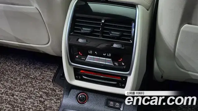 BMW X7 2021 — Photo 23/32