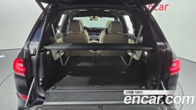 BMW X7 2021 — Photo 17/32