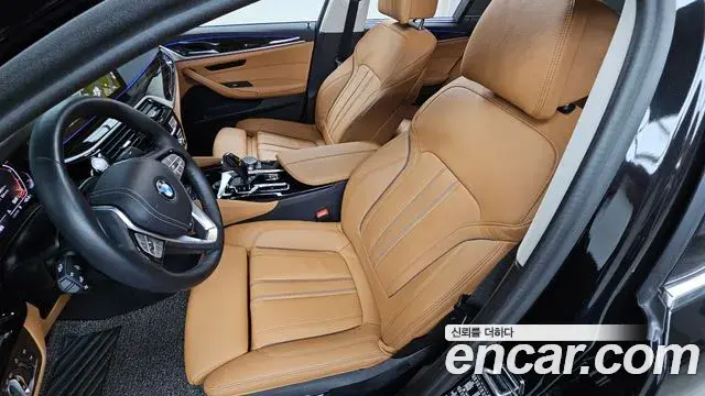 BMW 5 Series 2022 — Фото 10/20