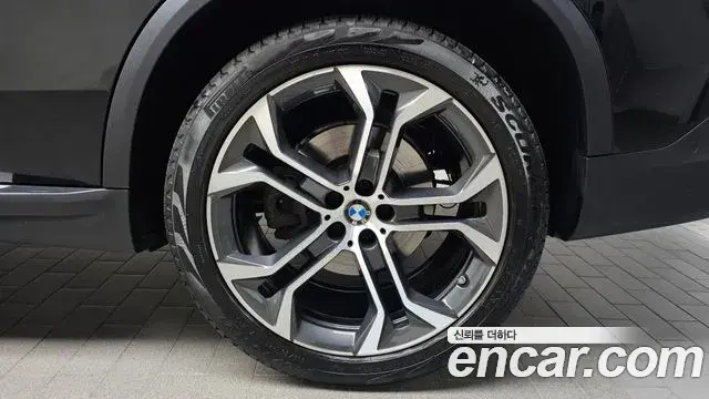 BMW X5 2021 — Photo 33/40